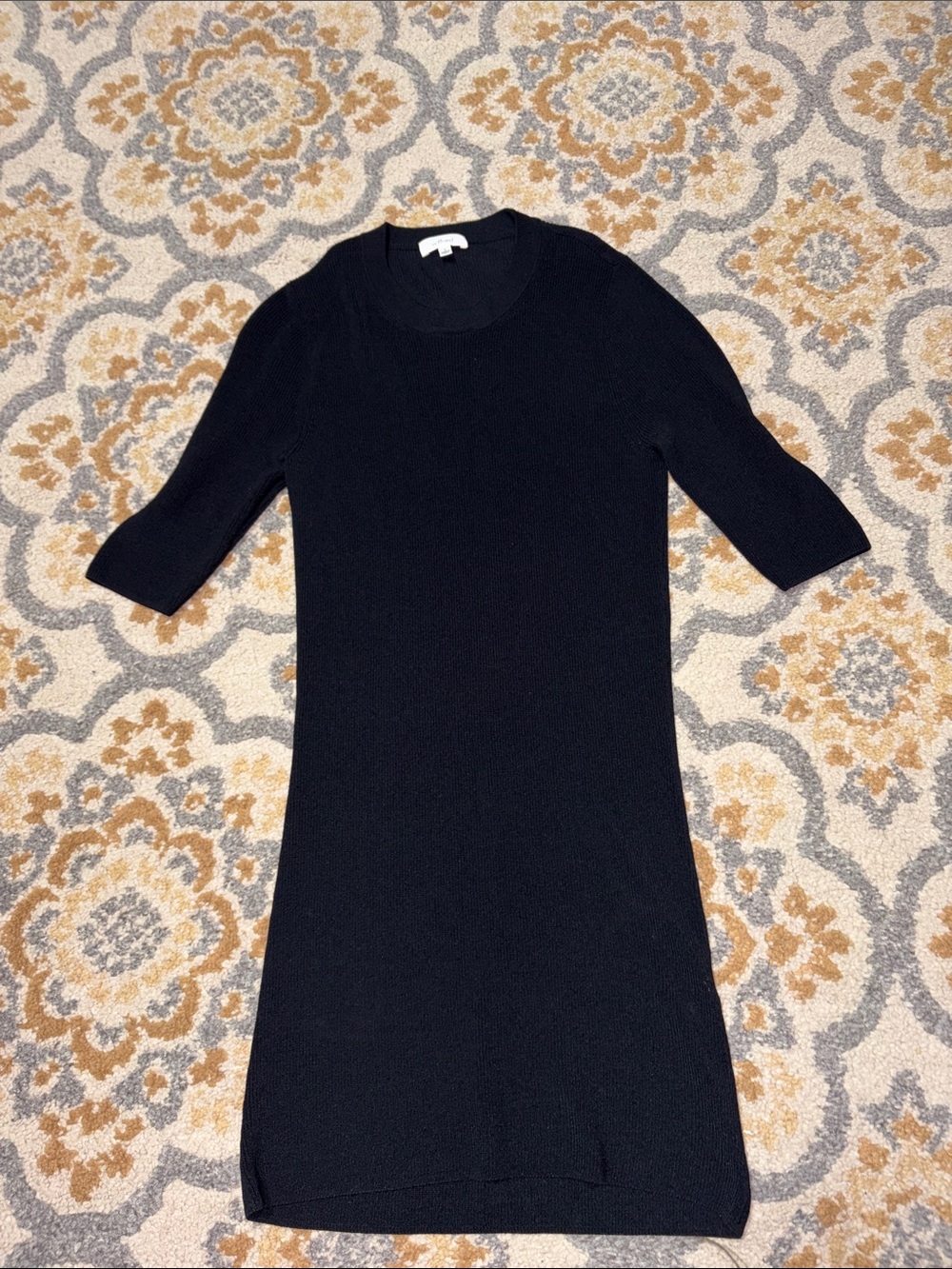 Aritzia Wilfred black short sleeve sweater